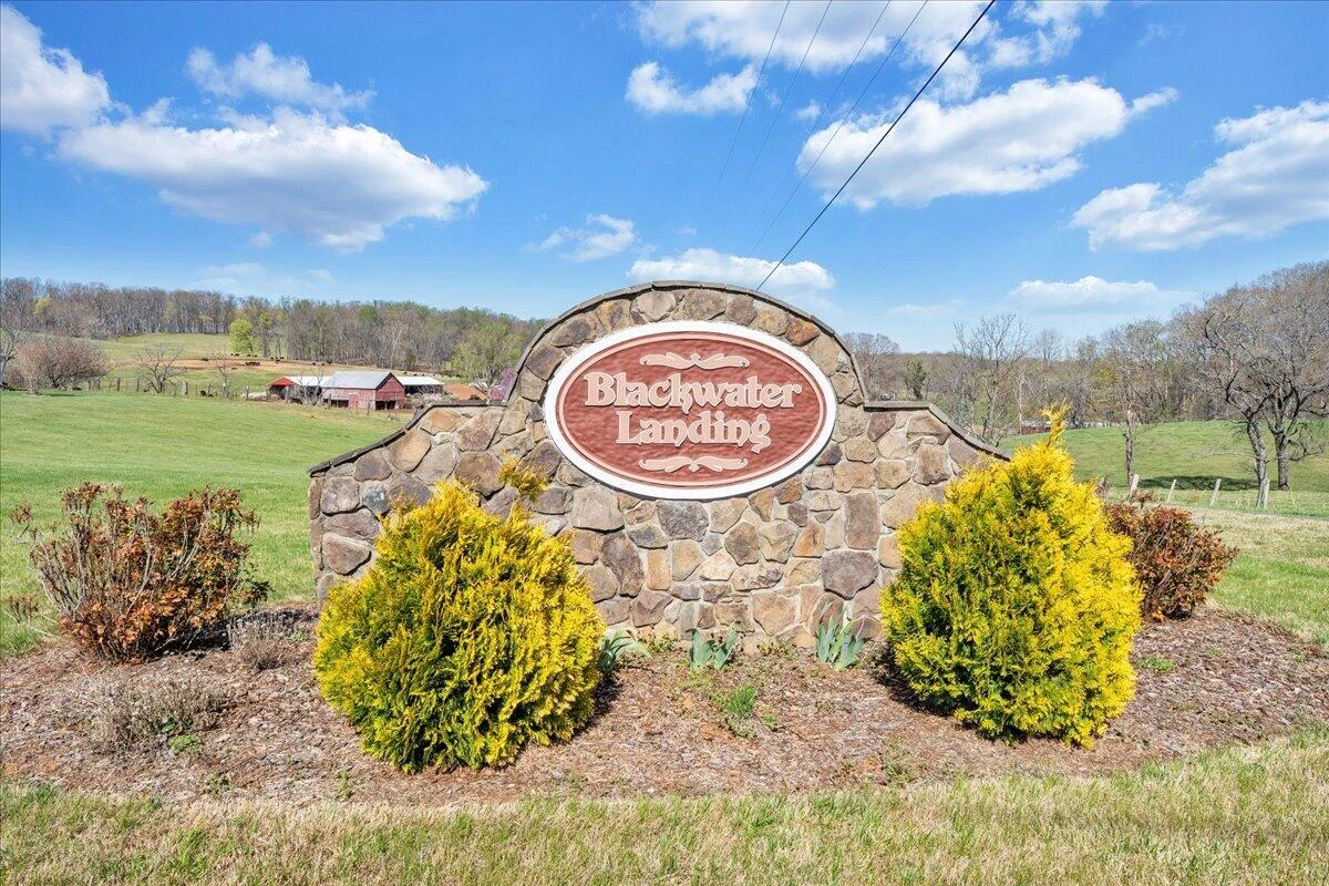 239 Blackwater Landing DR - Photo 77