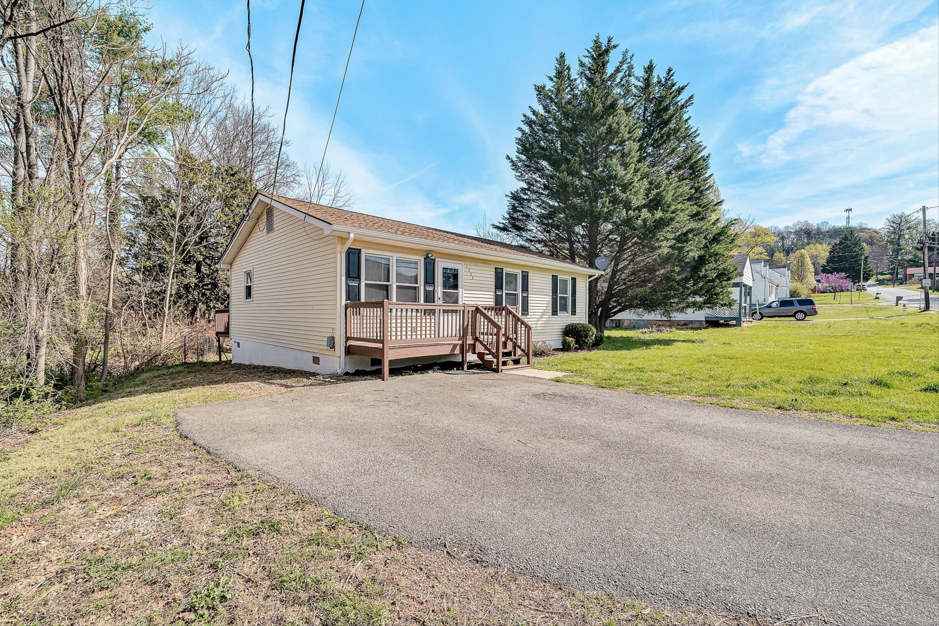 1344 Mabry AVE - Photo 3
