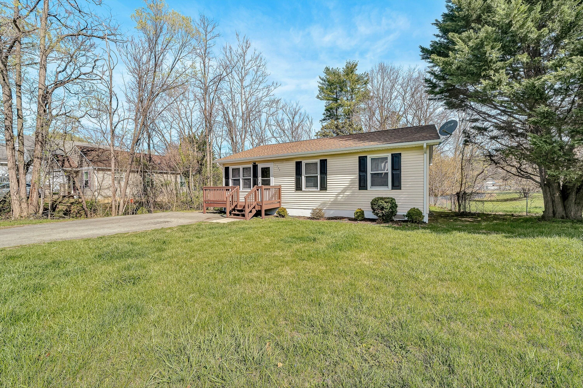 1344 Mabry AVE - Photo 4