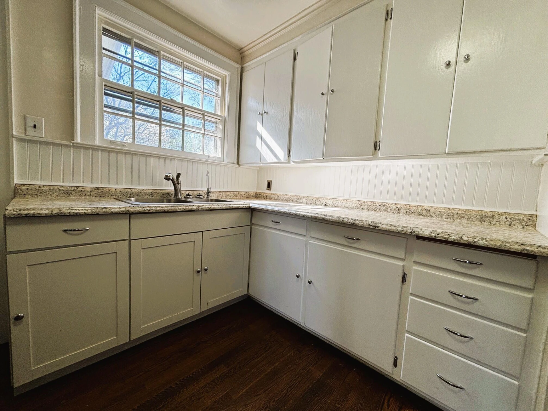 902 Whitney AVE - Photo 6