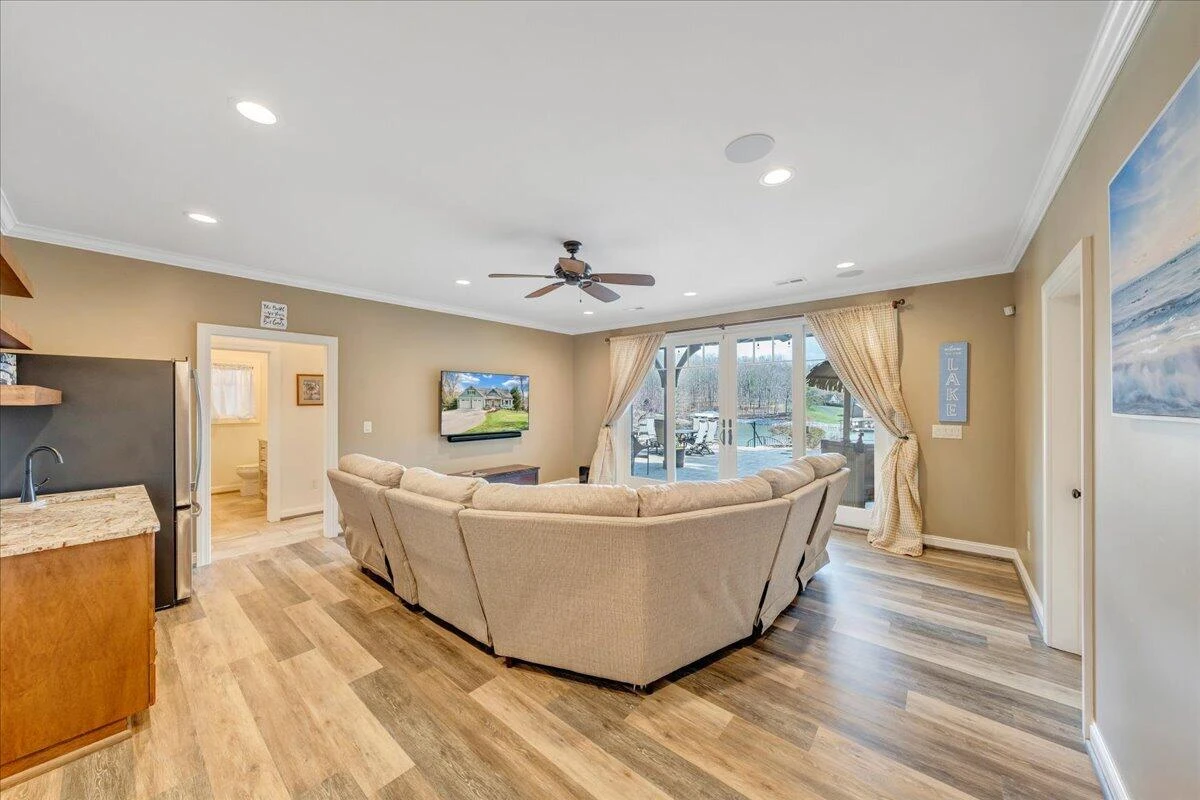 308 Pine DR - Photo 43