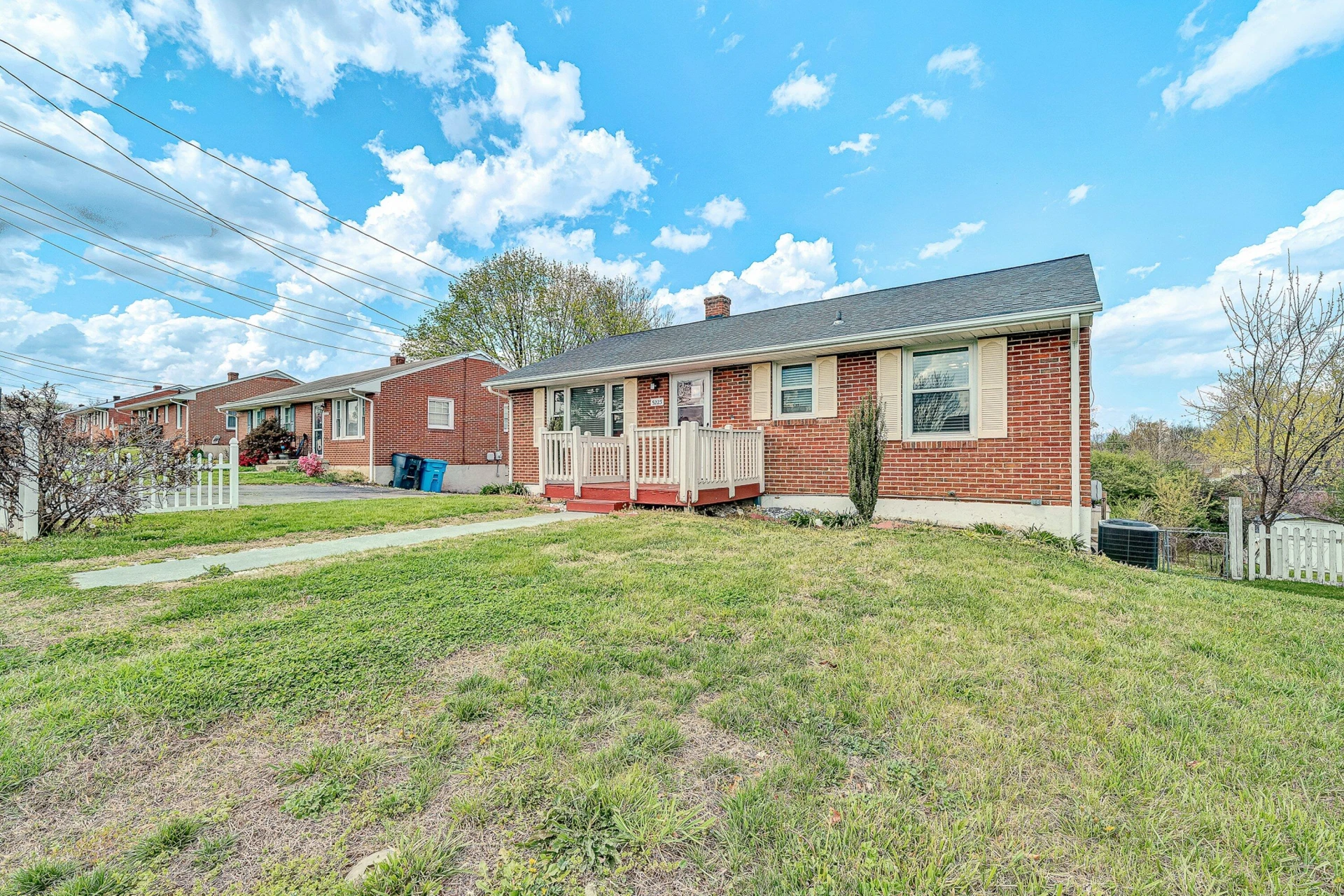 5223 Victoria ST - Photo 3
