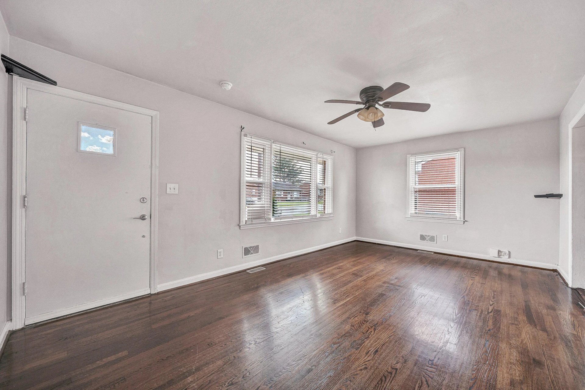 5223 Victoria ST - Photo 4