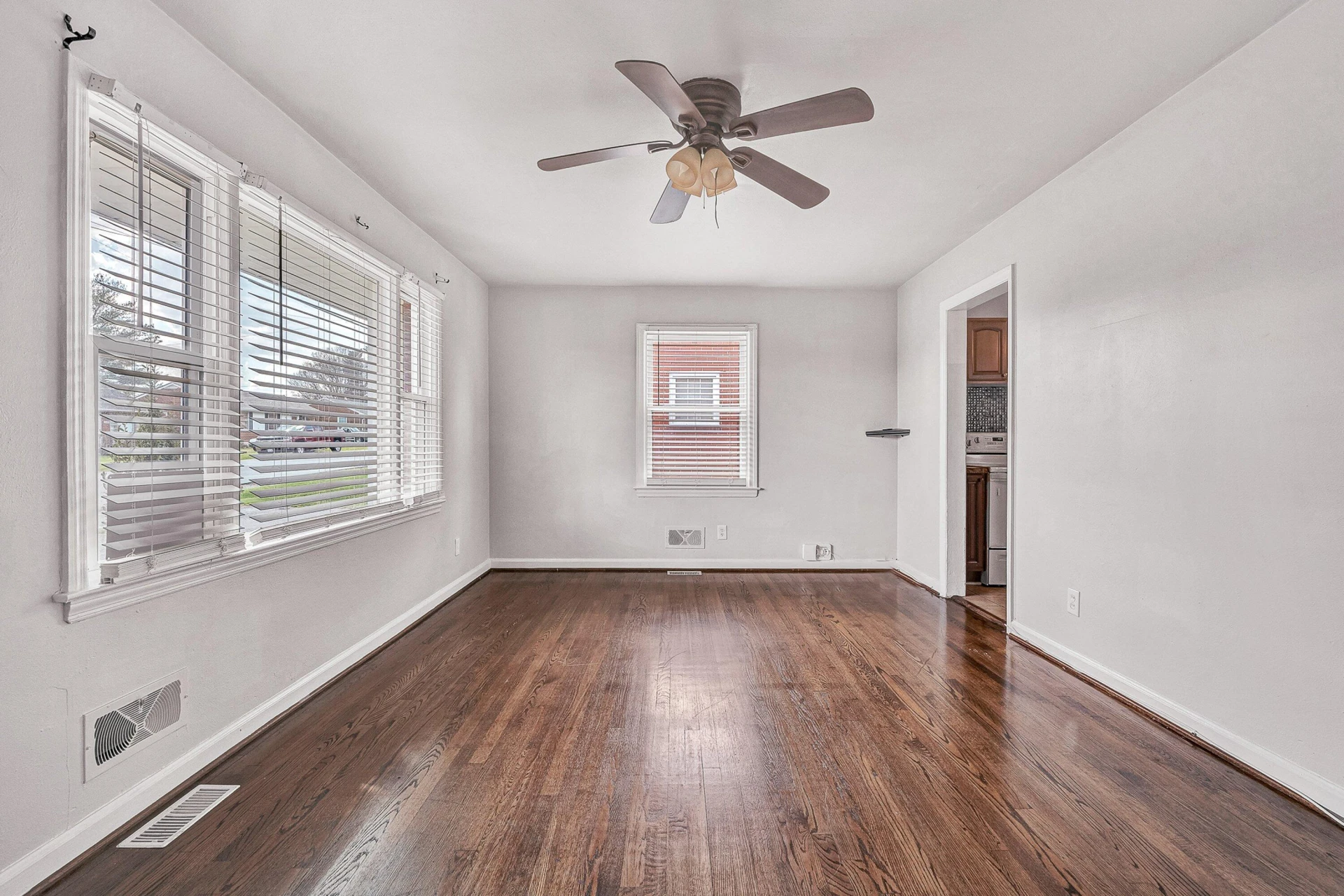 5223 Victoria ST - Photo 5