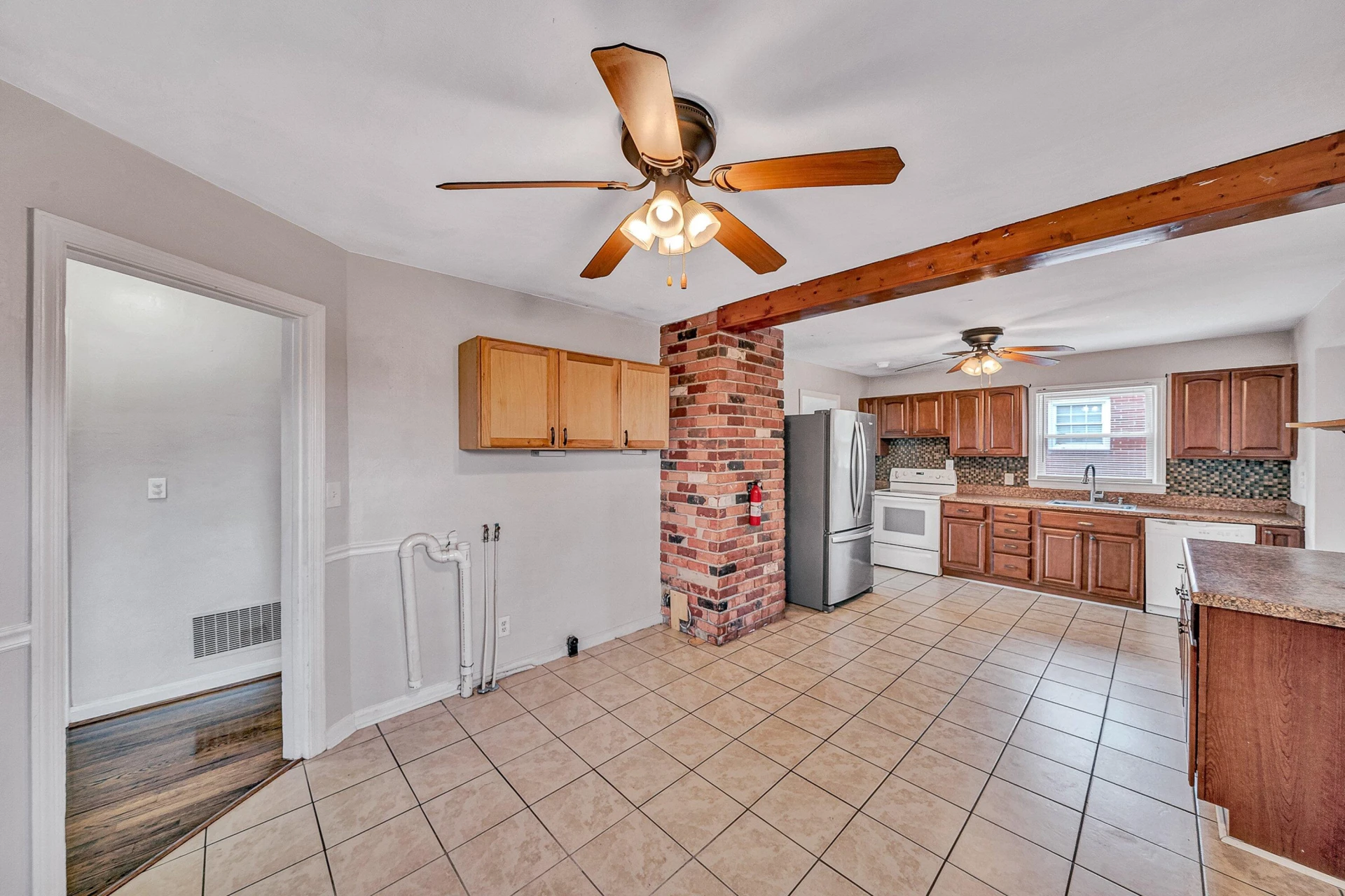 5223 Victoria ST - Photo 9