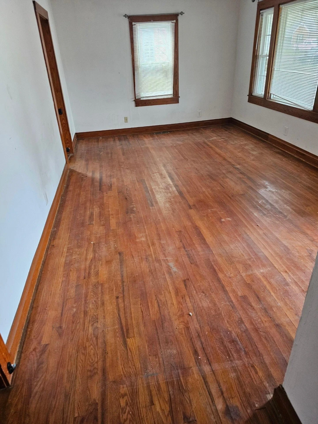 1444 Forest AVE - Photo 2