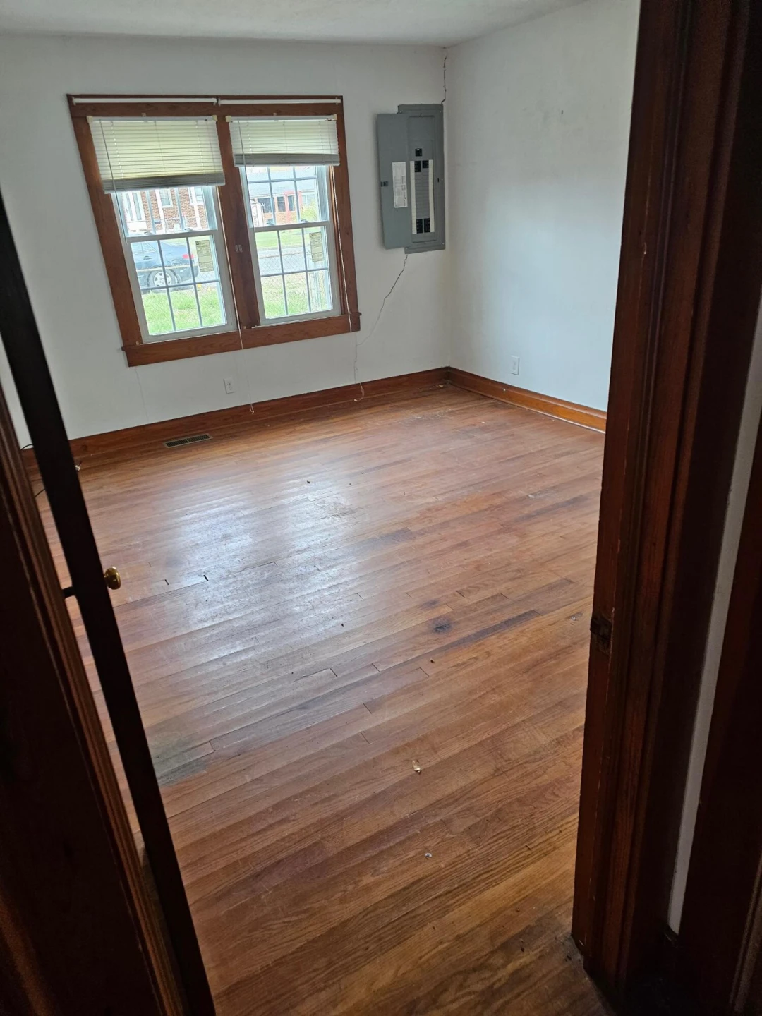 1444 Forest AVE - Photo 3