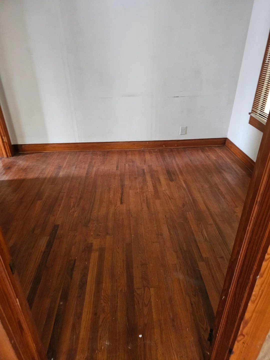 1444 Forest AVE - Photo 6