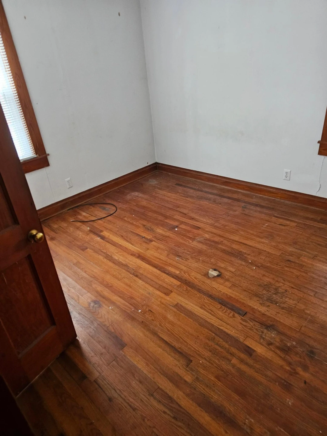 1444 Forest AVE - Photo 7