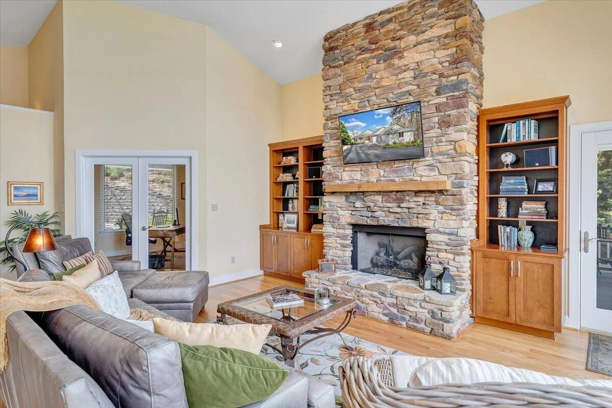 8599 Burnt Chimney RD - Photo 31
