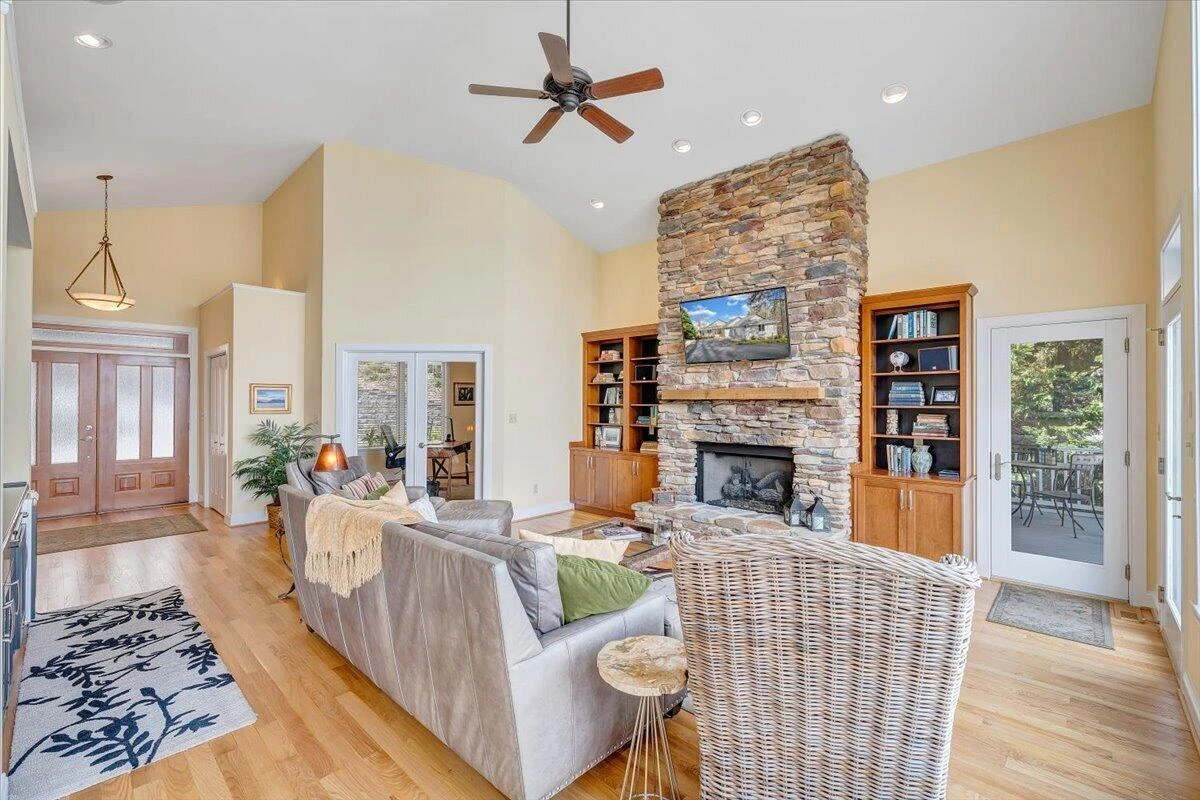 8599 Burnt Chimney RD - Photo 32