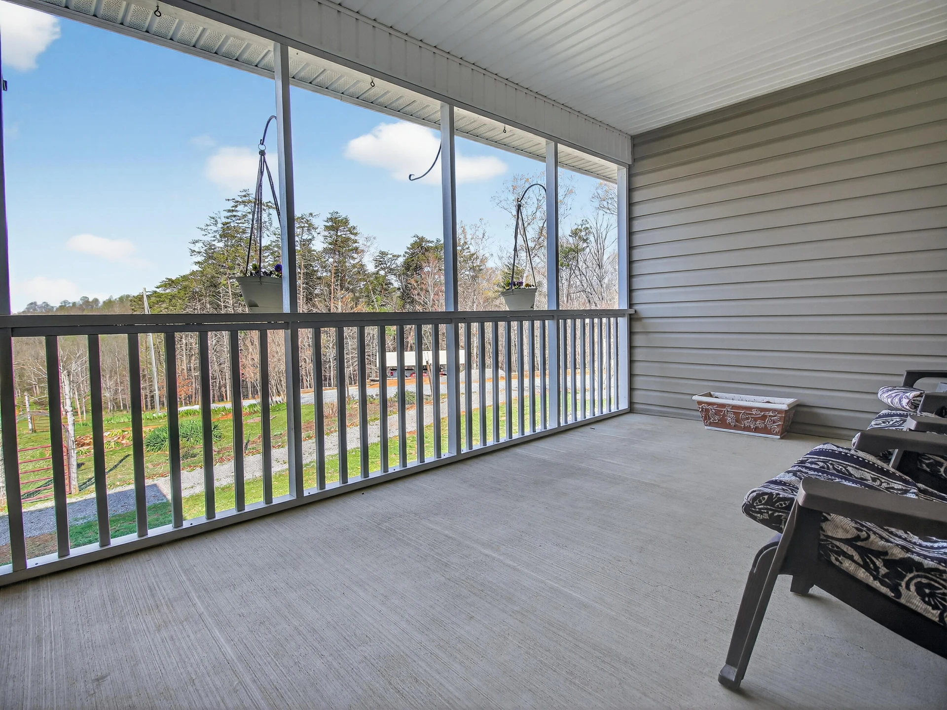 498 Meeks RD - Photo 47