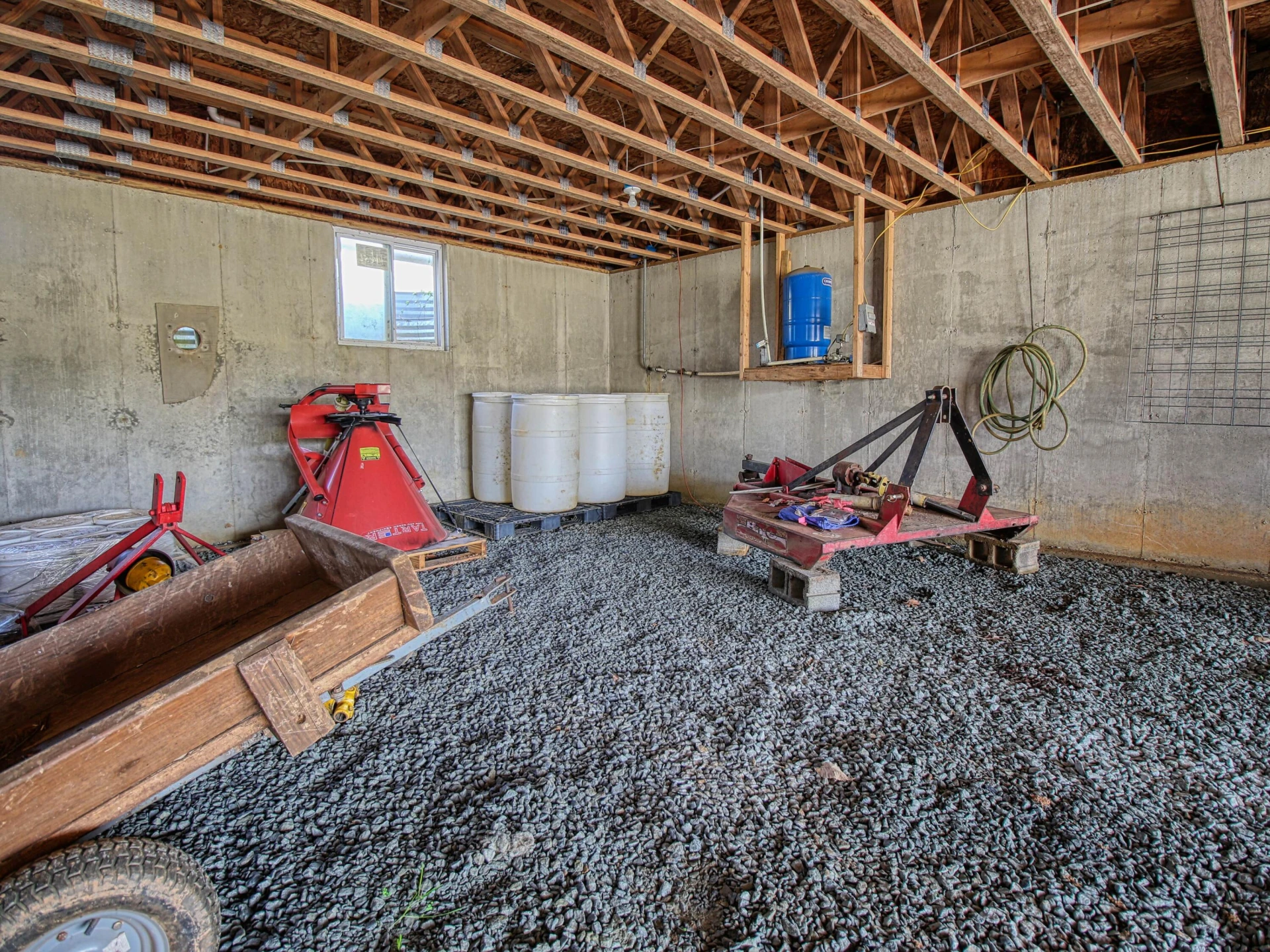 498 Meeks RD - Photo 66
