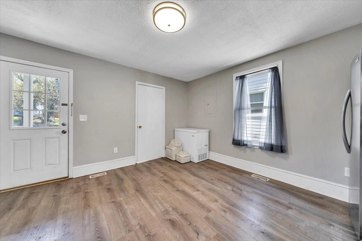 629 Highland AVE - Photo 16