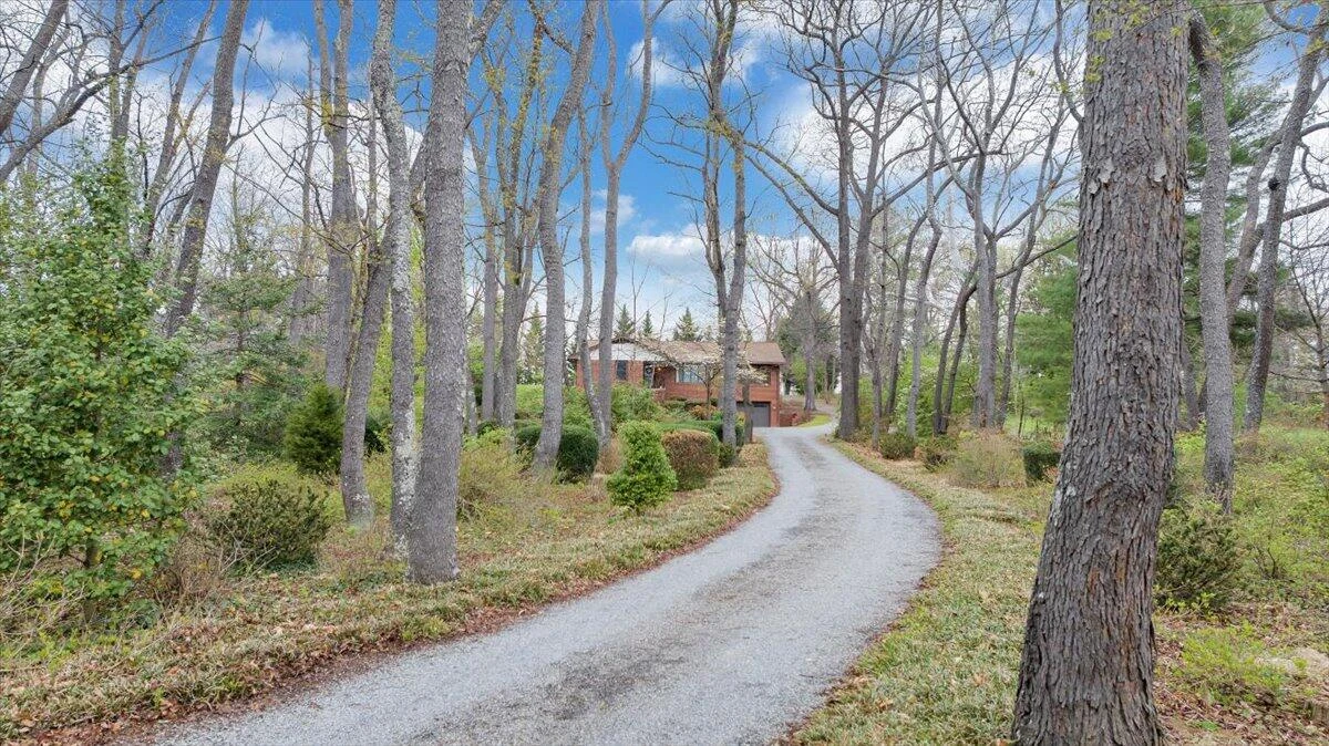 4125 Belle Aire CIR - Photo 96