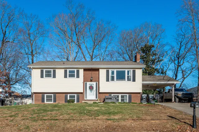 5949 Village LN