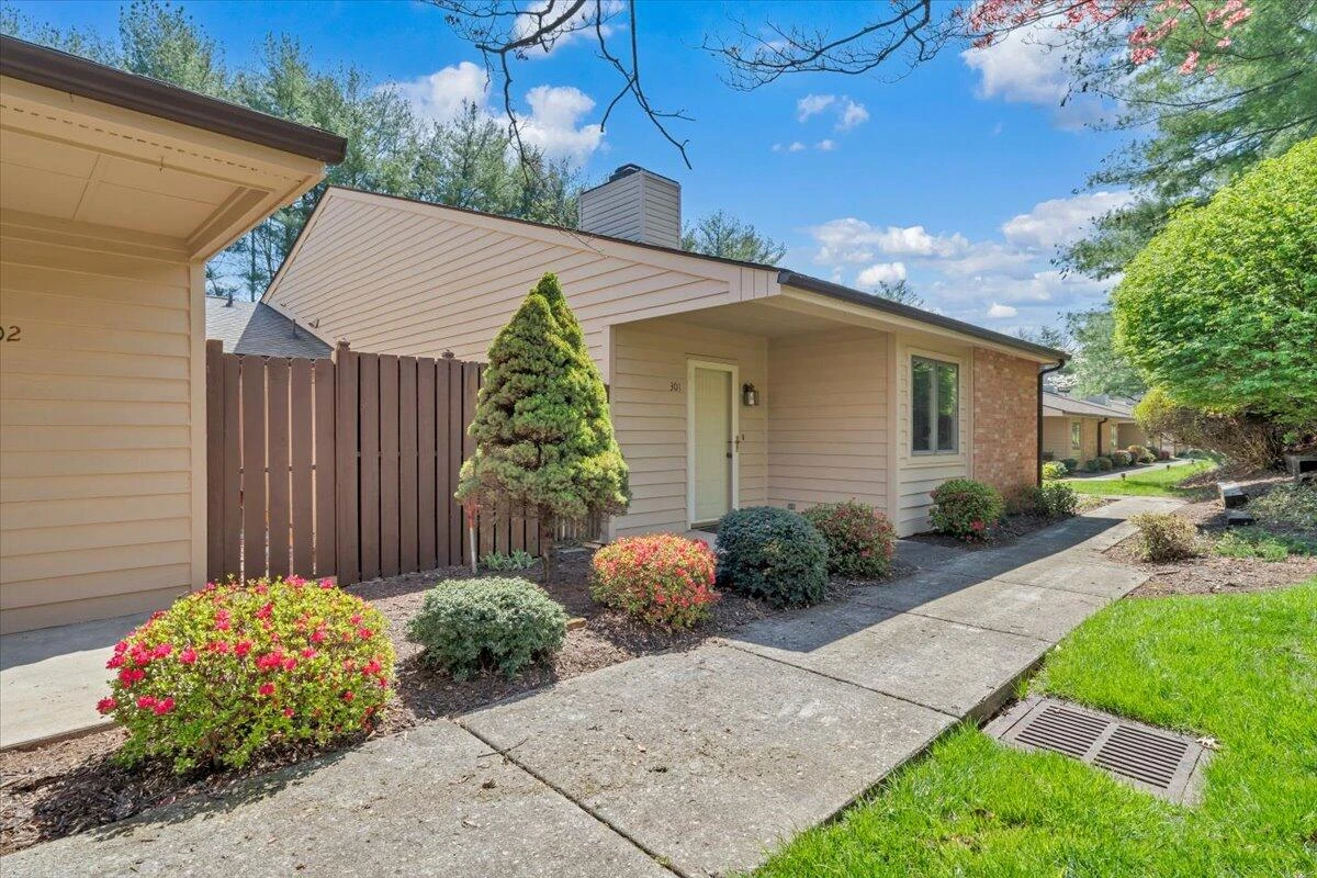301 Windward DR