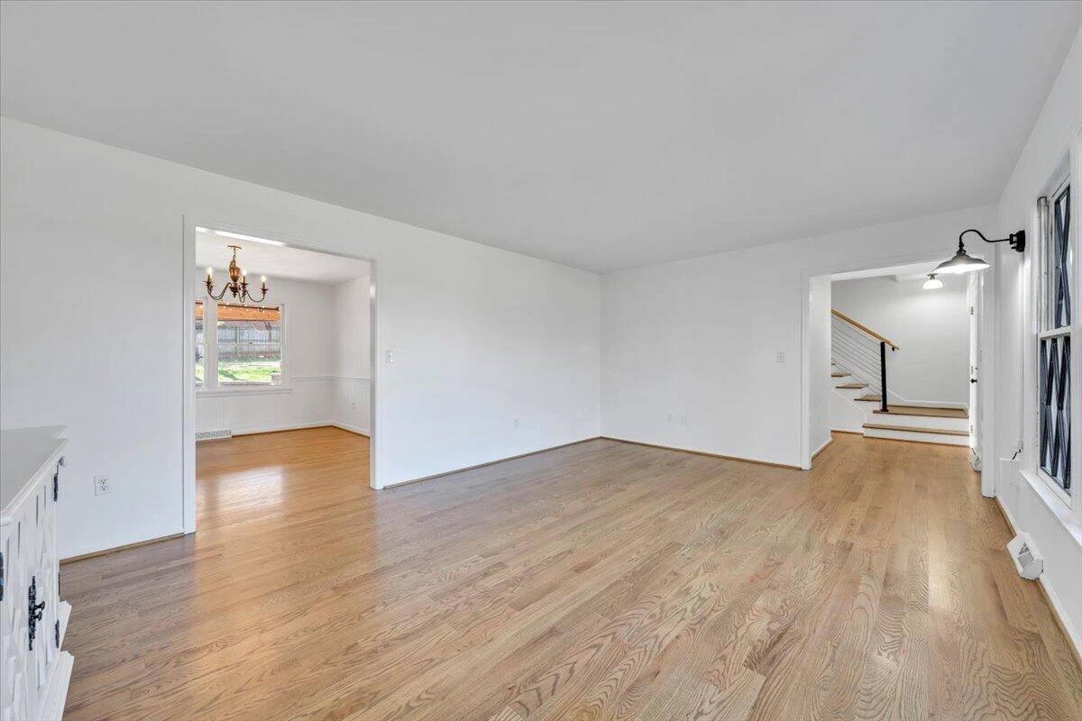229 Queen Regent CT - Photo 13