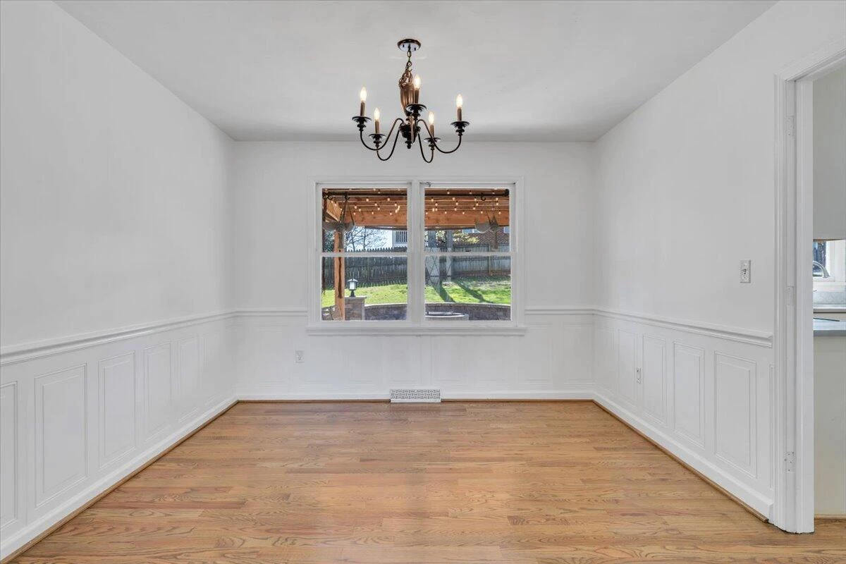 229 Queen Regent CT - Photo 14