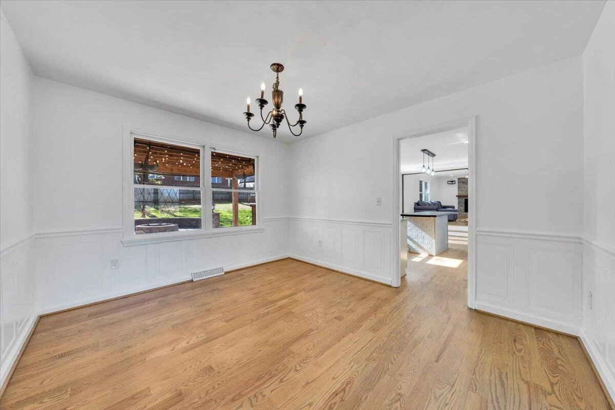229 Queen Regent CT - Photo 16