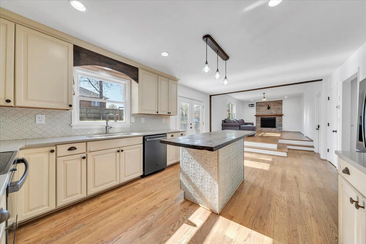 229 Queen Regent CT - Photo 17