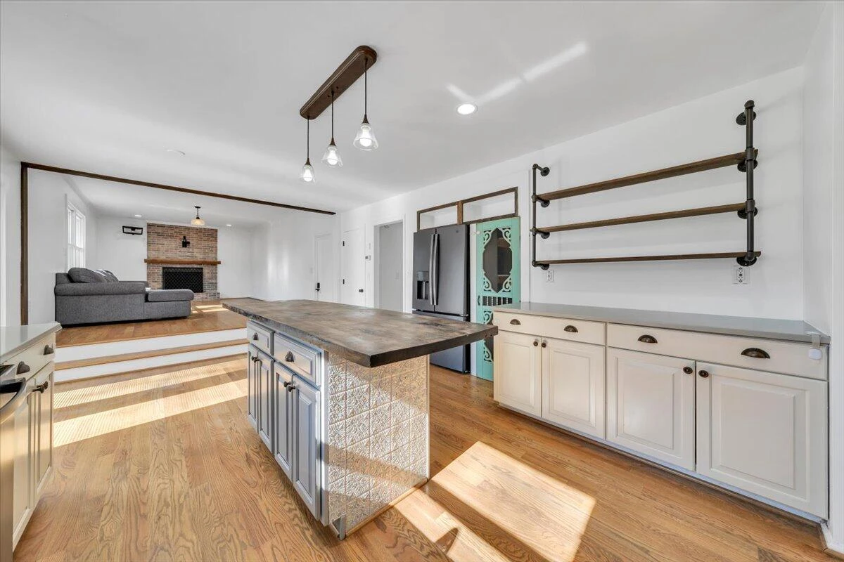 229 Queen Regent CT - Photo 18