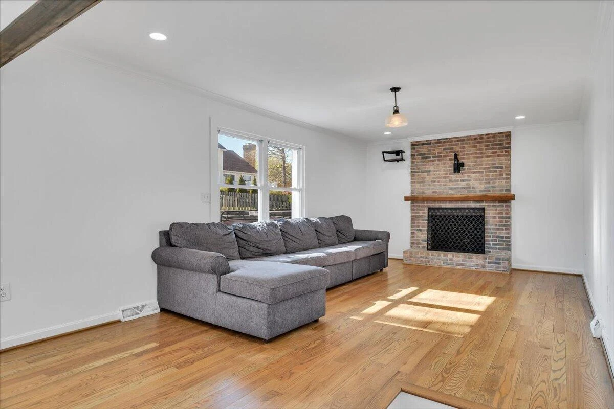 229 Queen Regent CT - Photo 25