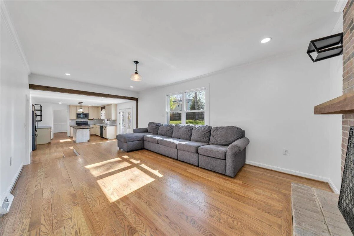 229 Queen Regent CT - Photo 27