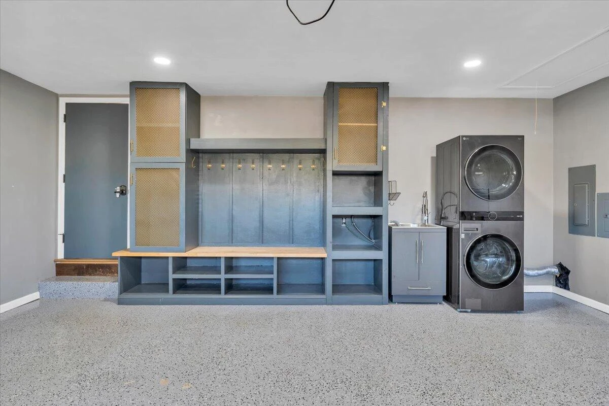 229 Queen Regent CT - Photo 30