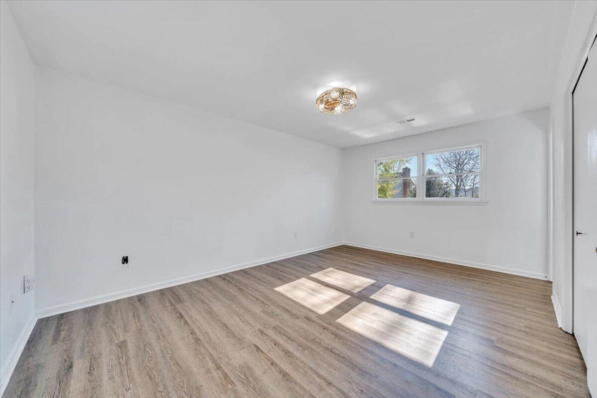 229 Queen Regent CT - Photo 33