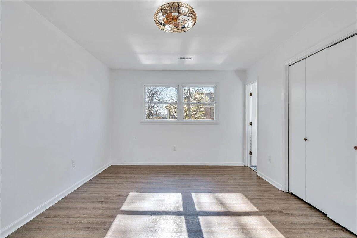 229 Queen Regent CT - Photo 34