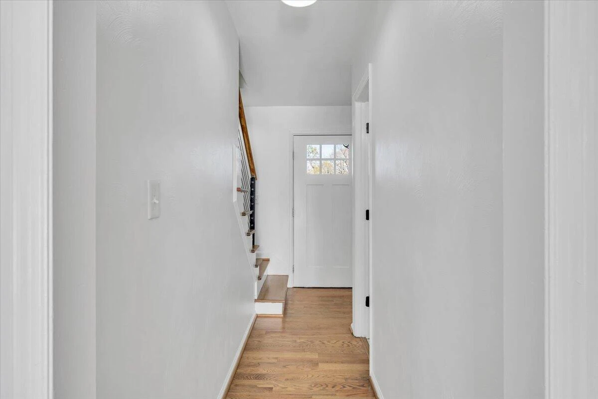 229 Queen Regent CT - Photo 8