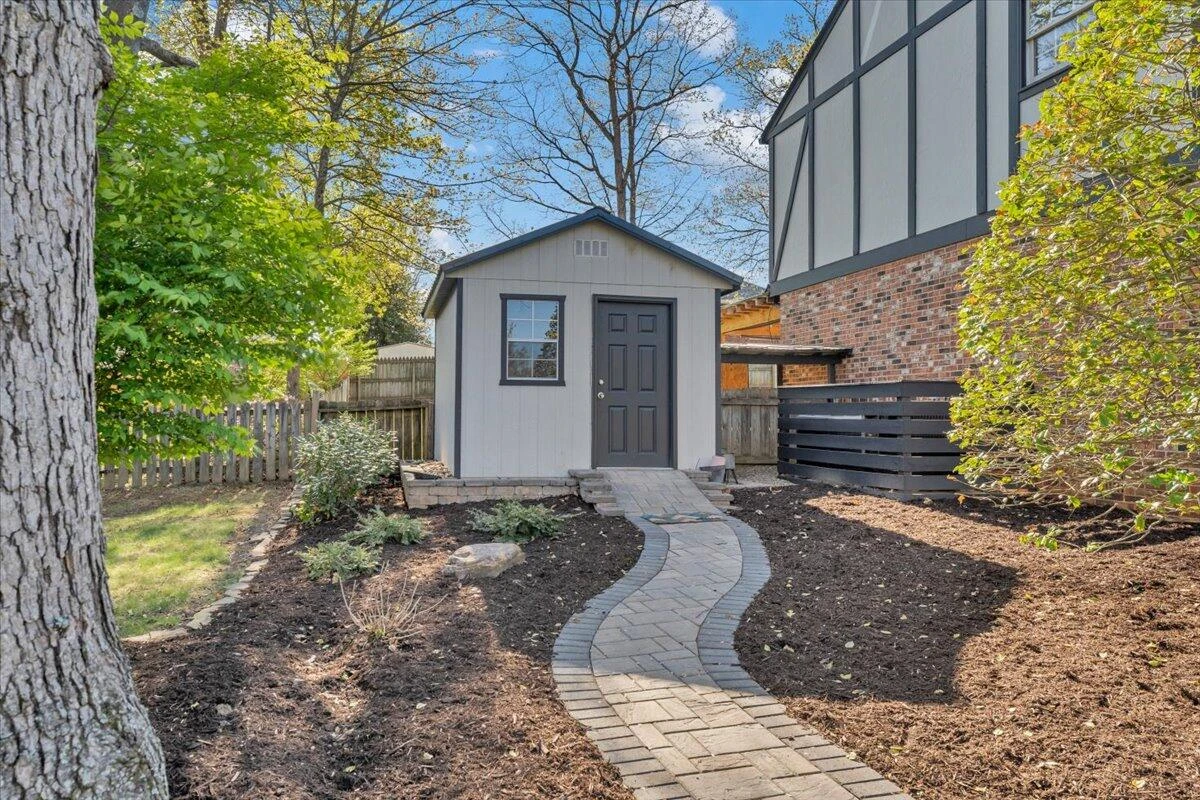 229 Queen Regent CT - Photo 60