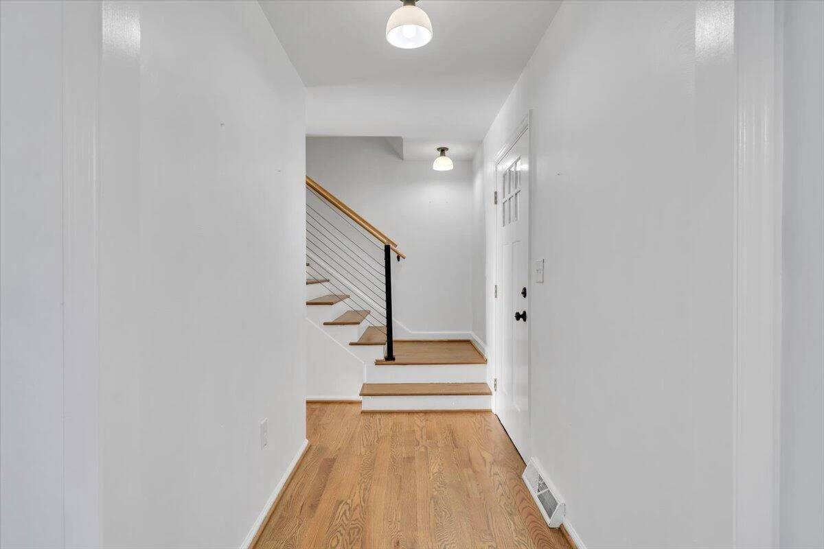 229 Queen Regent CT - Photo 9