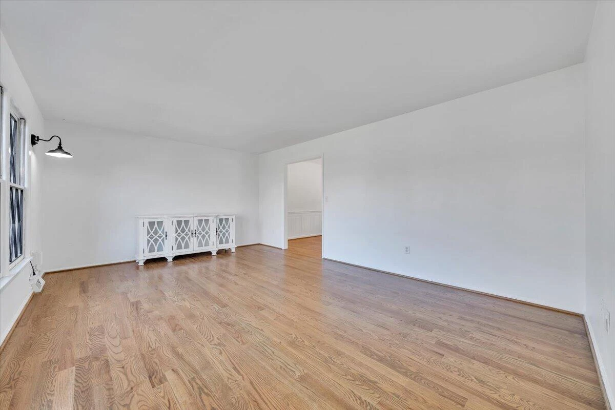 229 Queen Regent CT - Photo 10