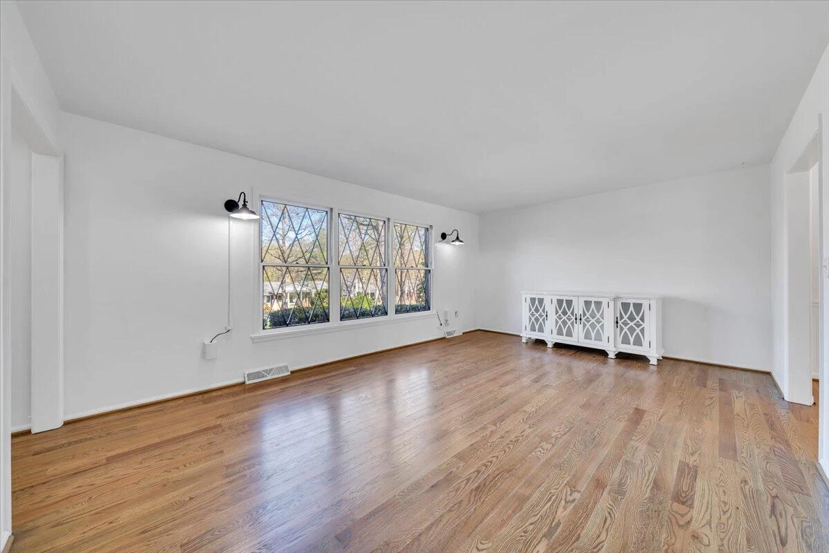 229 Queen Regent CT - Photo 11