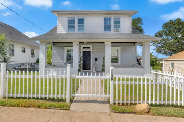 1138 Montrose AVE