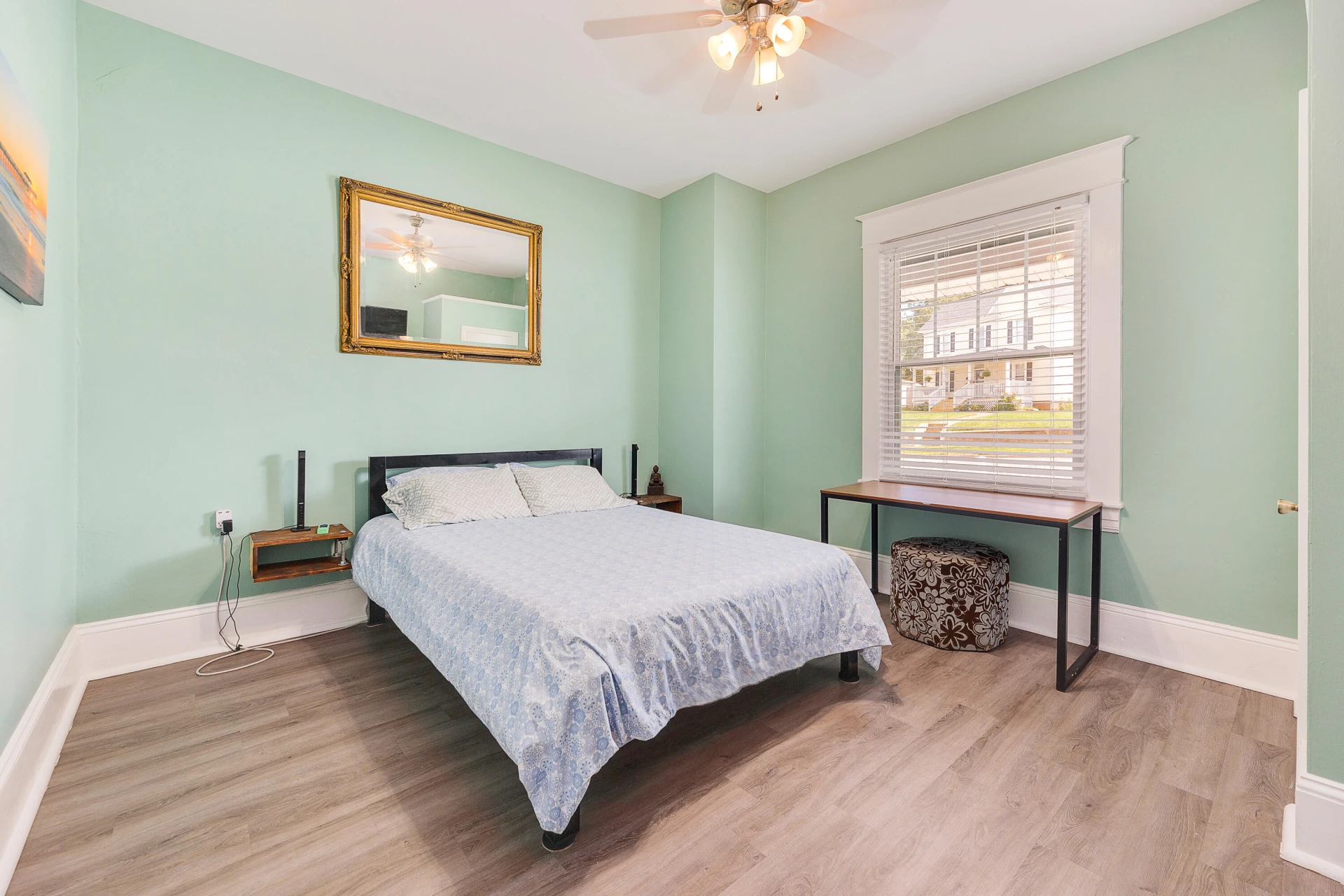 1138 Montrose AVE - Photo 10