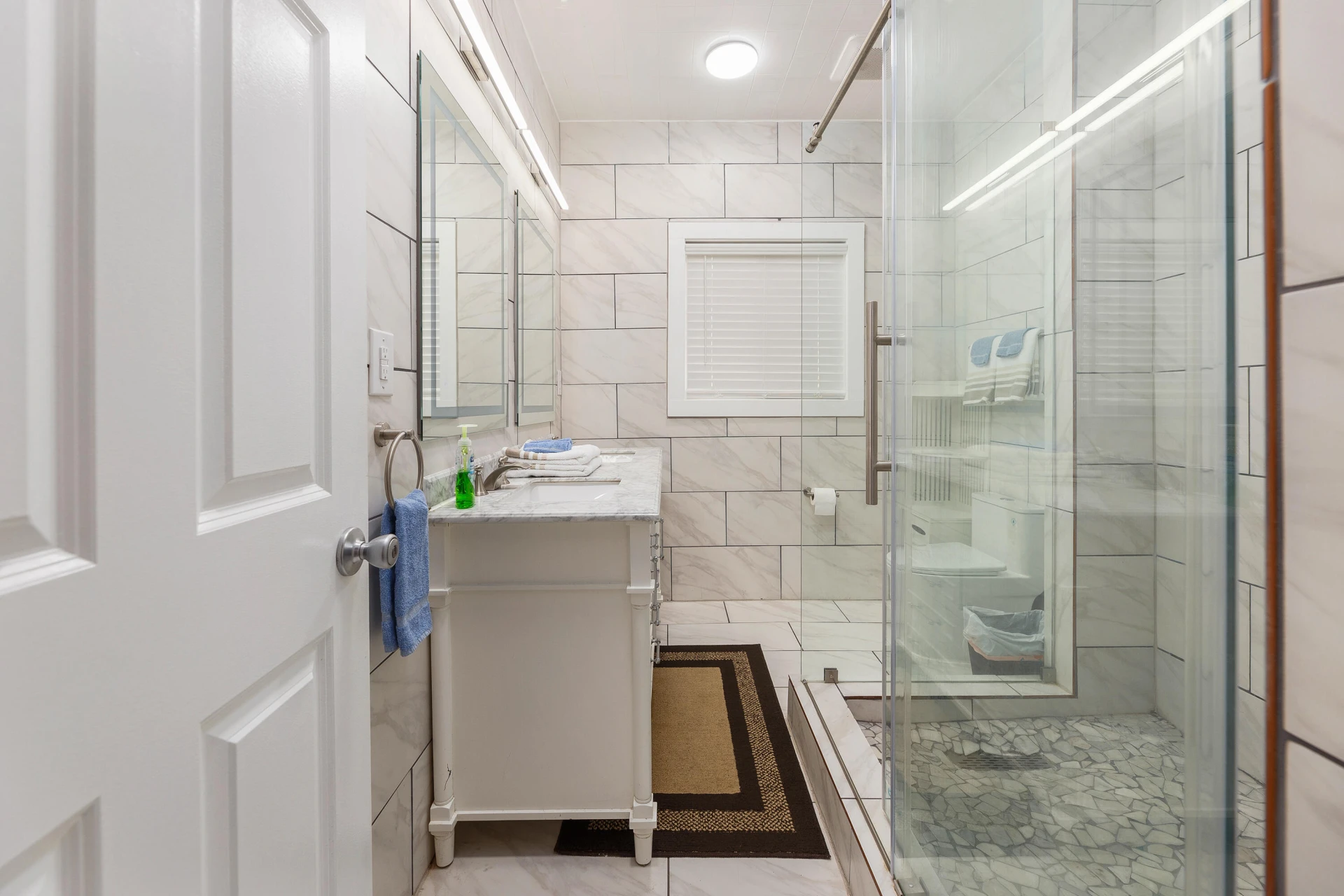 1138 Montrose AVE - Photo 11