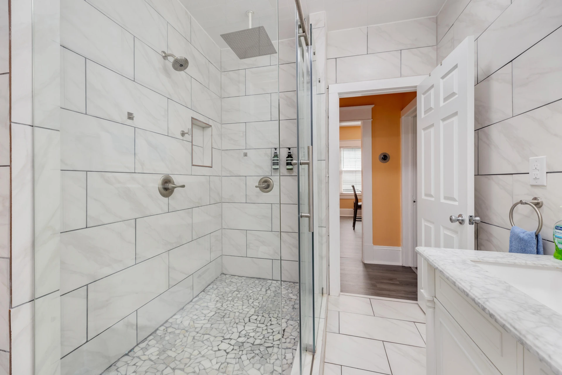 1138 Montrose AVE - Photo 12
