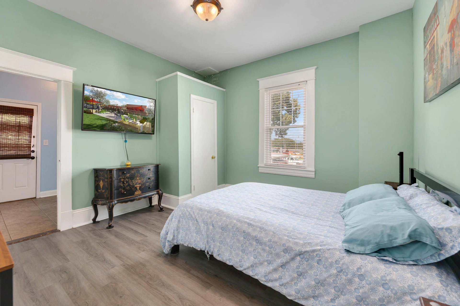 1138 Montrose AVE - Photo 13
