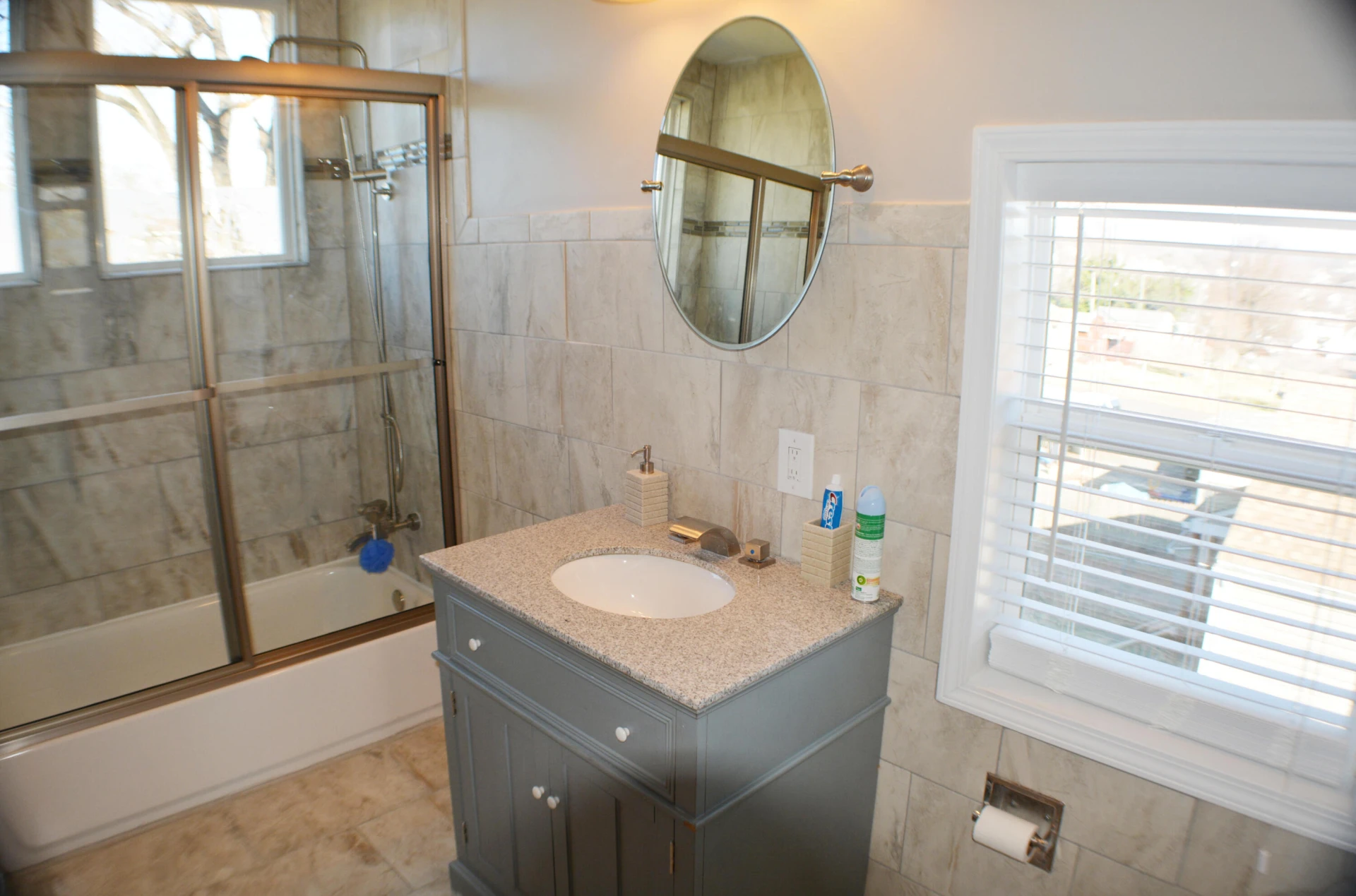 1138 Montrose AVE - Photo 19