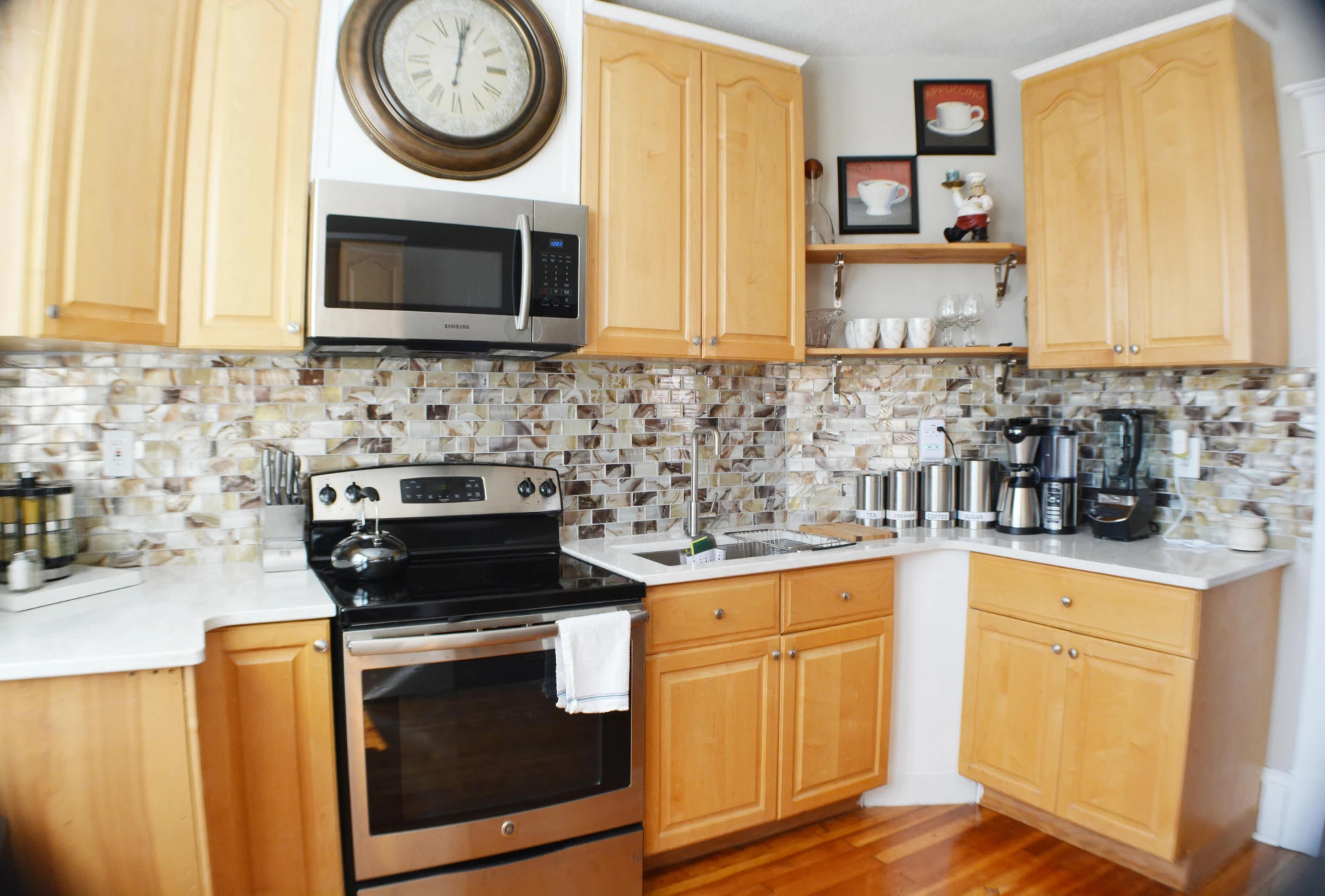 1138 Montrose AVE - Photo 23