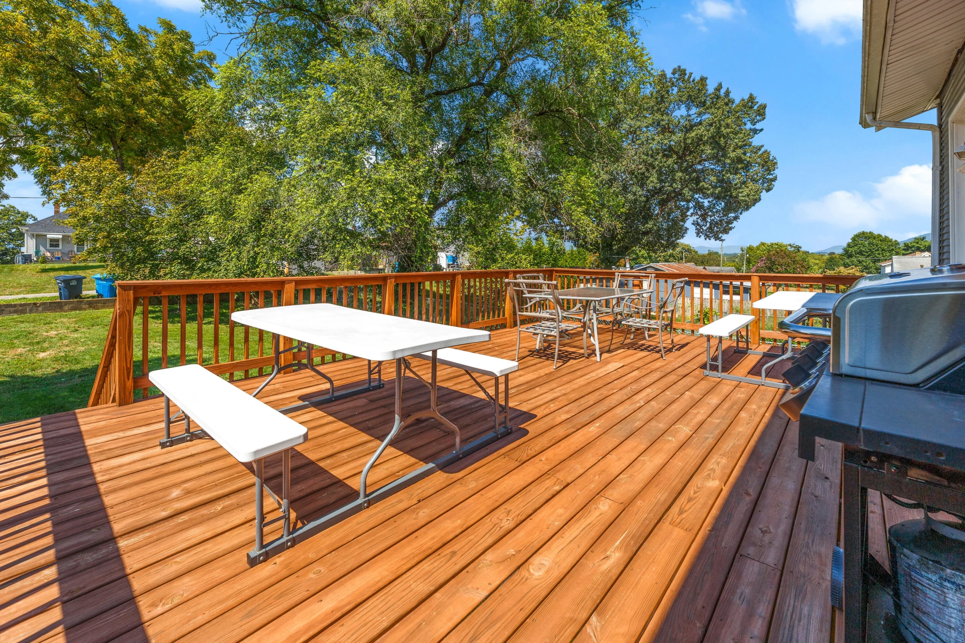 1138 Montrose AVE - Photo 3