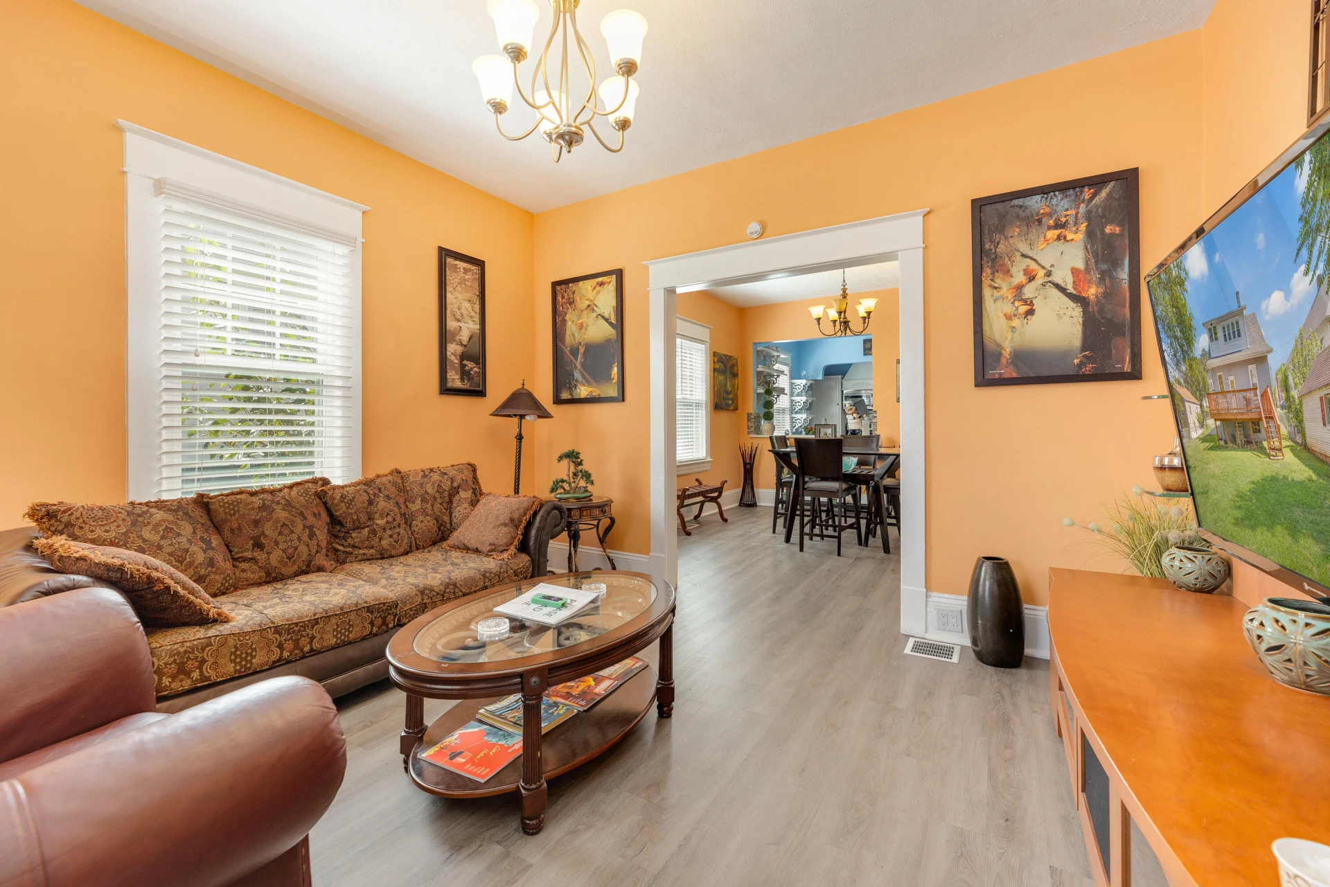 1138 Montrose AVE - Photo 5