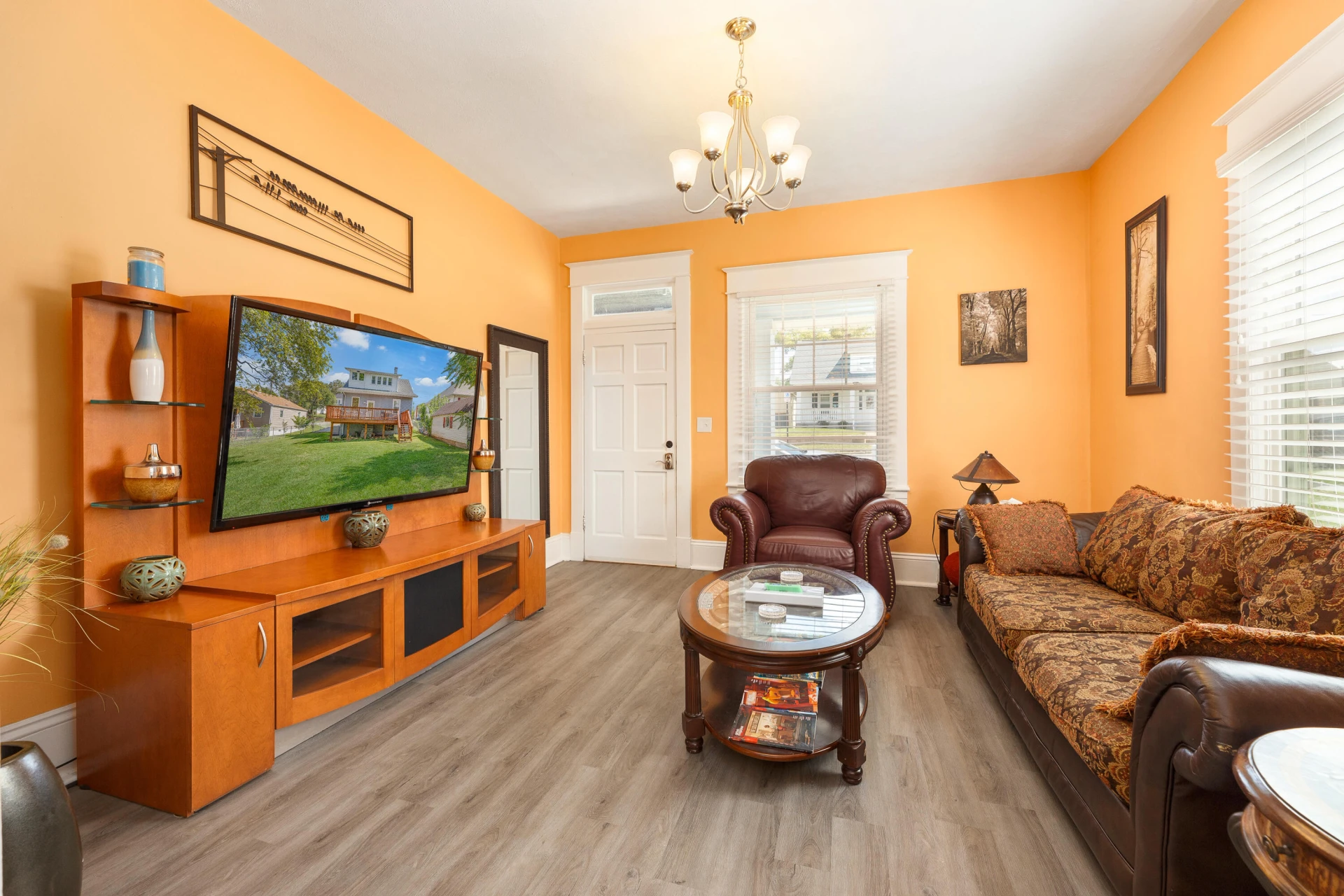 1138 Montrose AVE - Photo 6