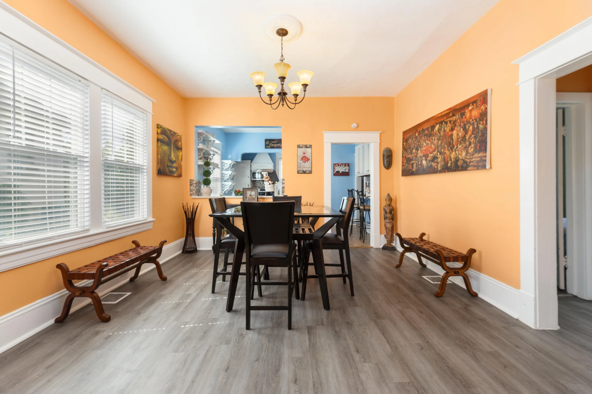 1138 Montrose AVE - Photo 7