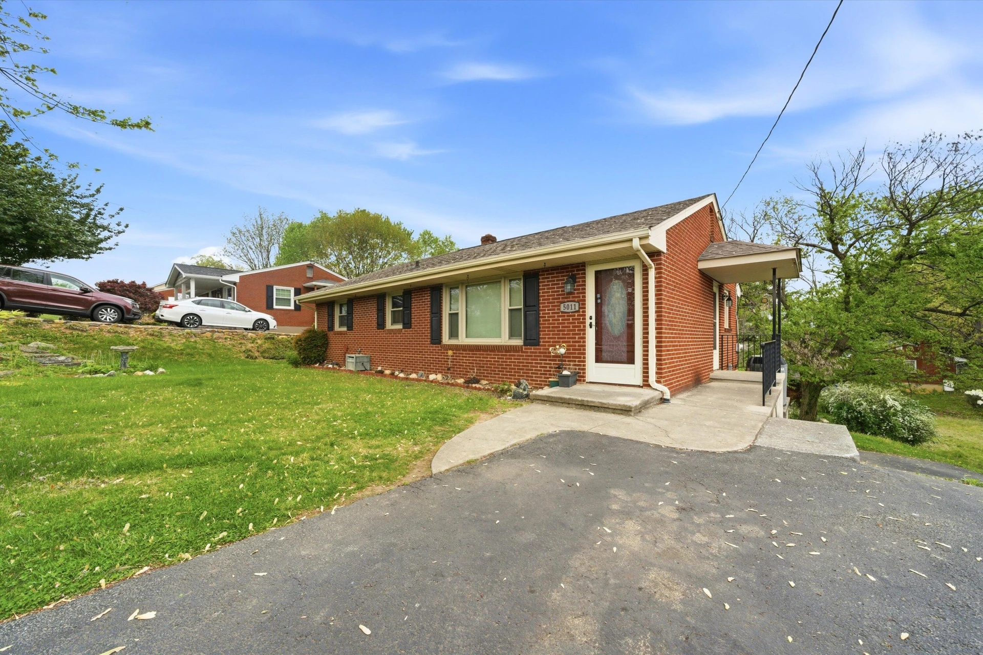5011 Victoria ST - Photo 2