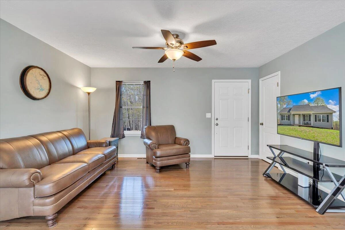 101 Charmwood CIR - Photo 2