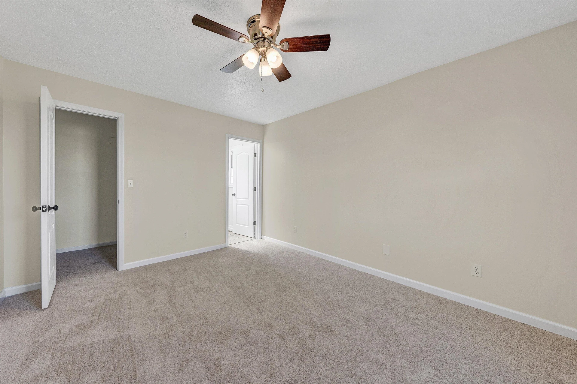 1147 Hickory Cove LN - Photo 14
